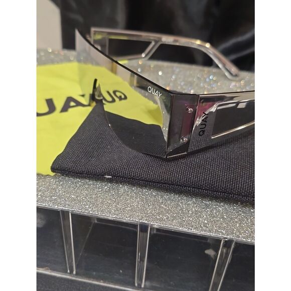 Quay Australia New Wave Sunglasses- Silver/Silver main image 6